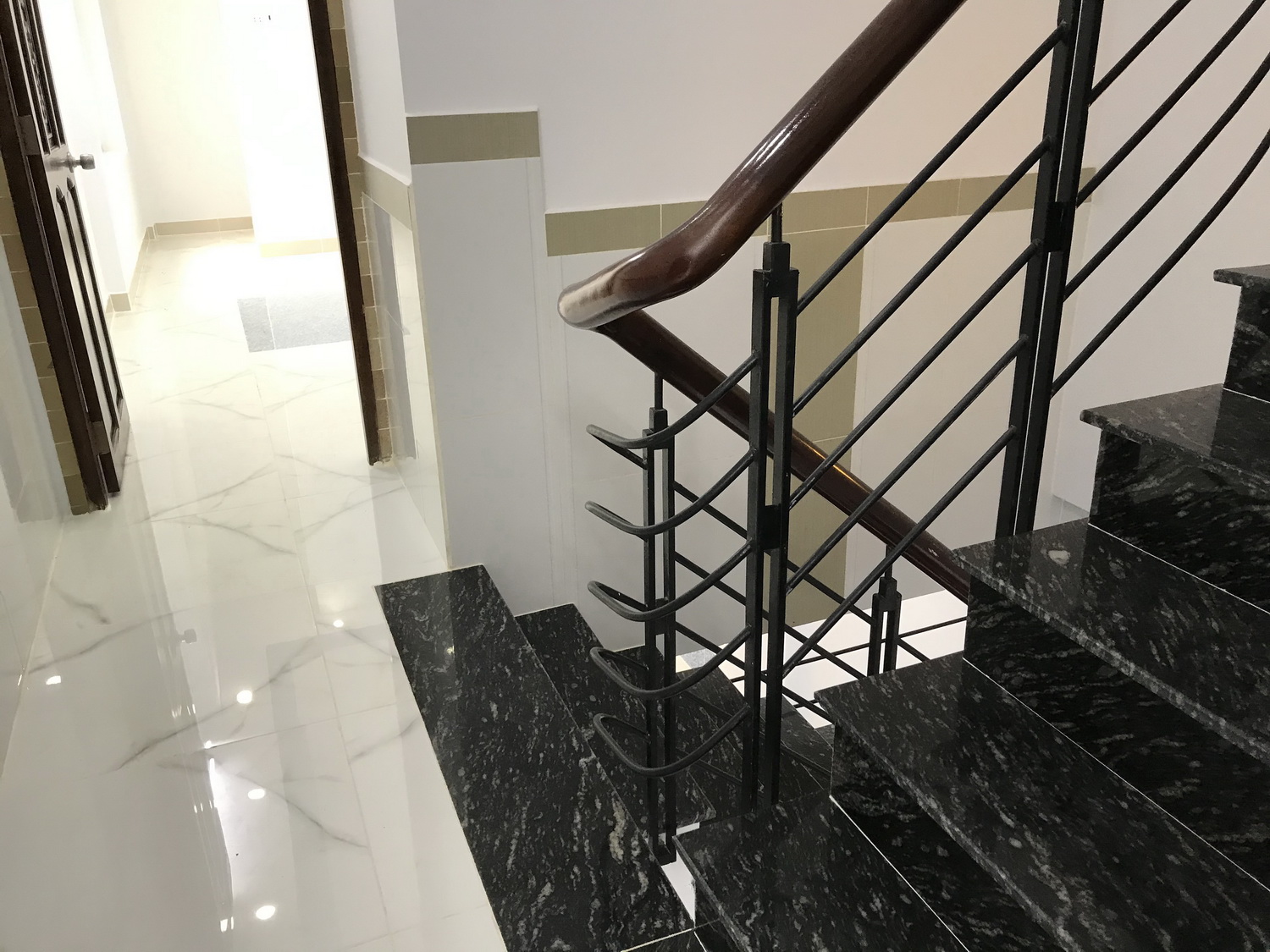 Bán nhà Đặng Văn Ngữ, Quận Phú Nhuận tuyệt phẩm 3 lầu, 7 phòng, hẻm ôtô nhỏ (Kia morning, Yaris...)
